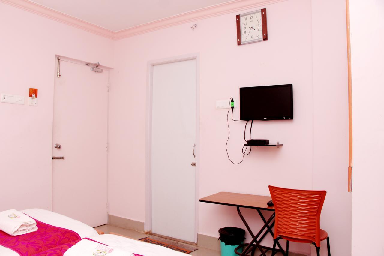 Royal Grand Days Hotell Chennai Exteriör bild