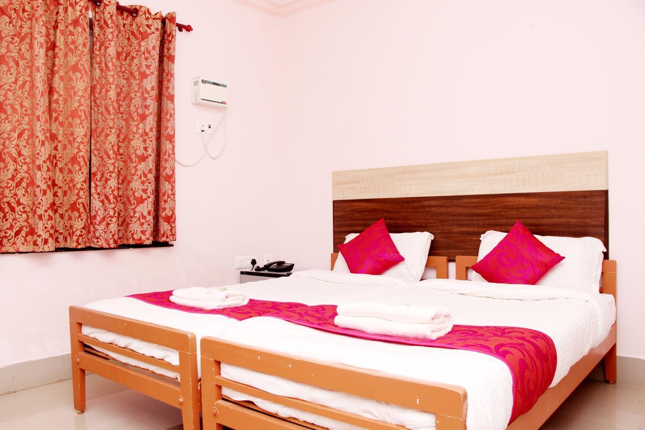 Royal Grand Days Hotell Chennai Exteriör bild