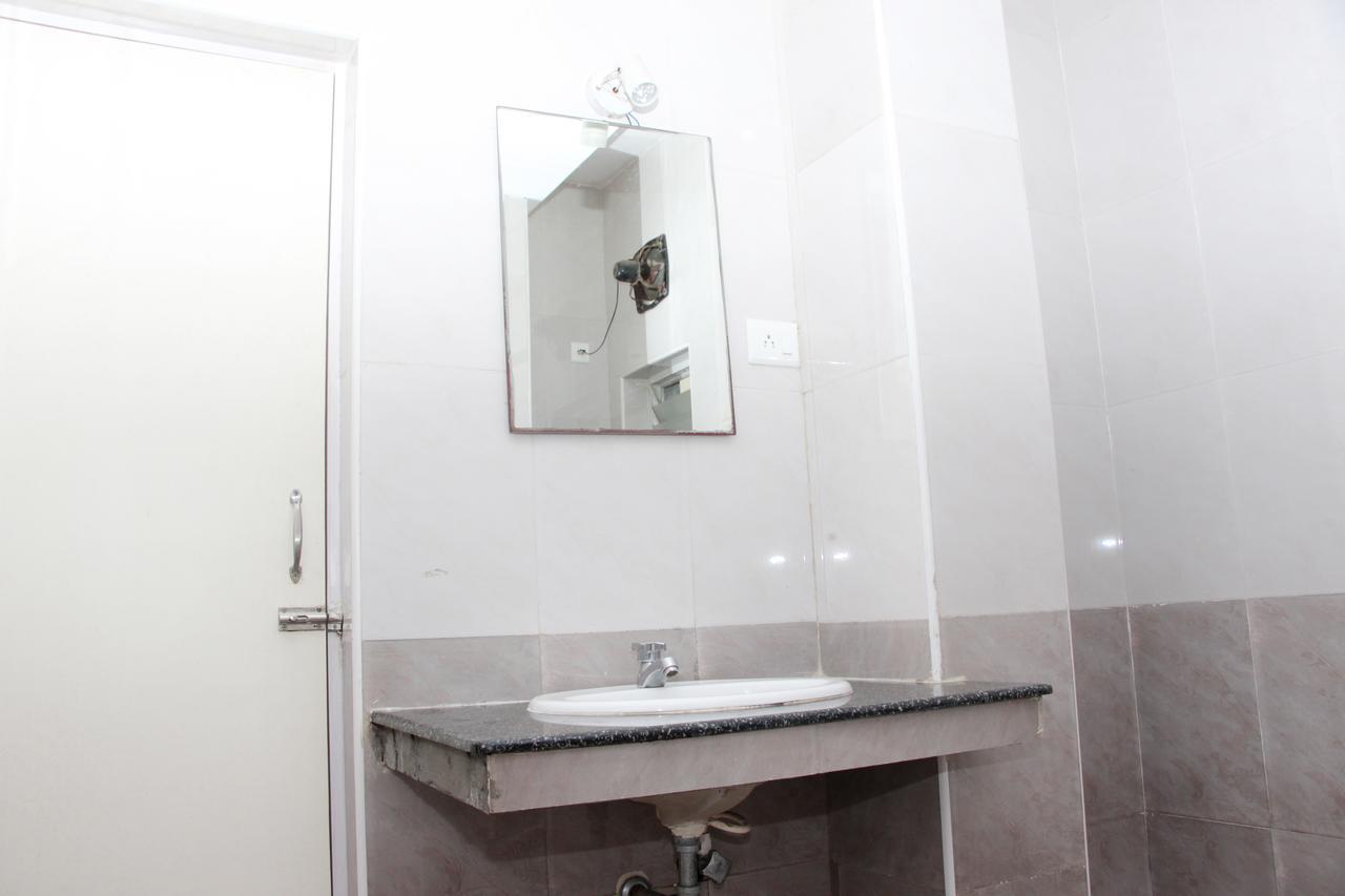 Royal Grand Days Hotell Chennai Exteriör bild
